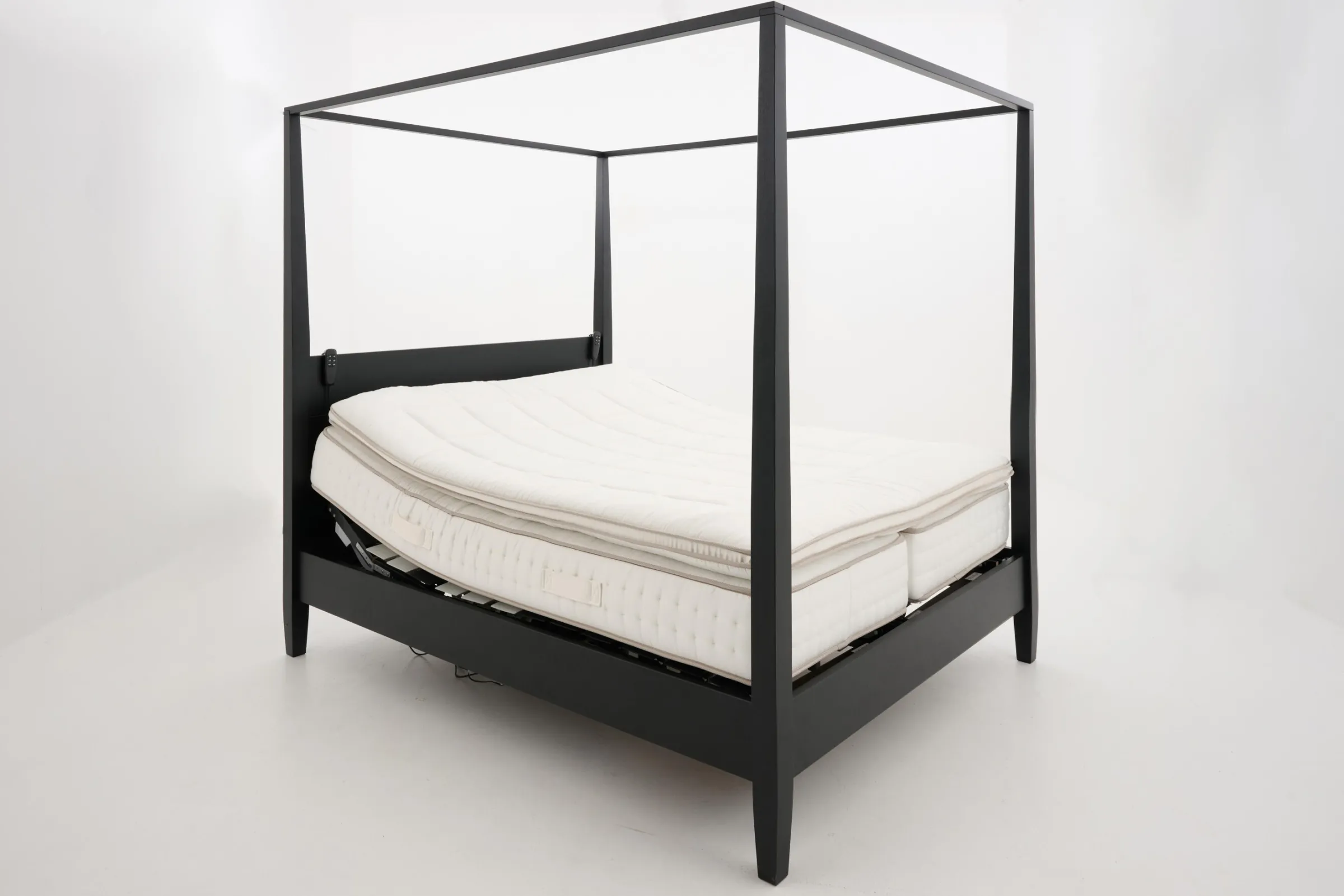 Flamant Cape Cod, Hemelbed, Zwart, 180 Cm^ Bedden