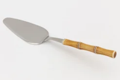 Flamant Hadis, Caker-Server^ Bestek