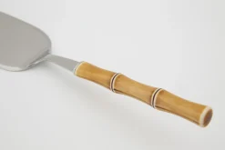 Flamant Hadis, Caker-Server^ Bestek