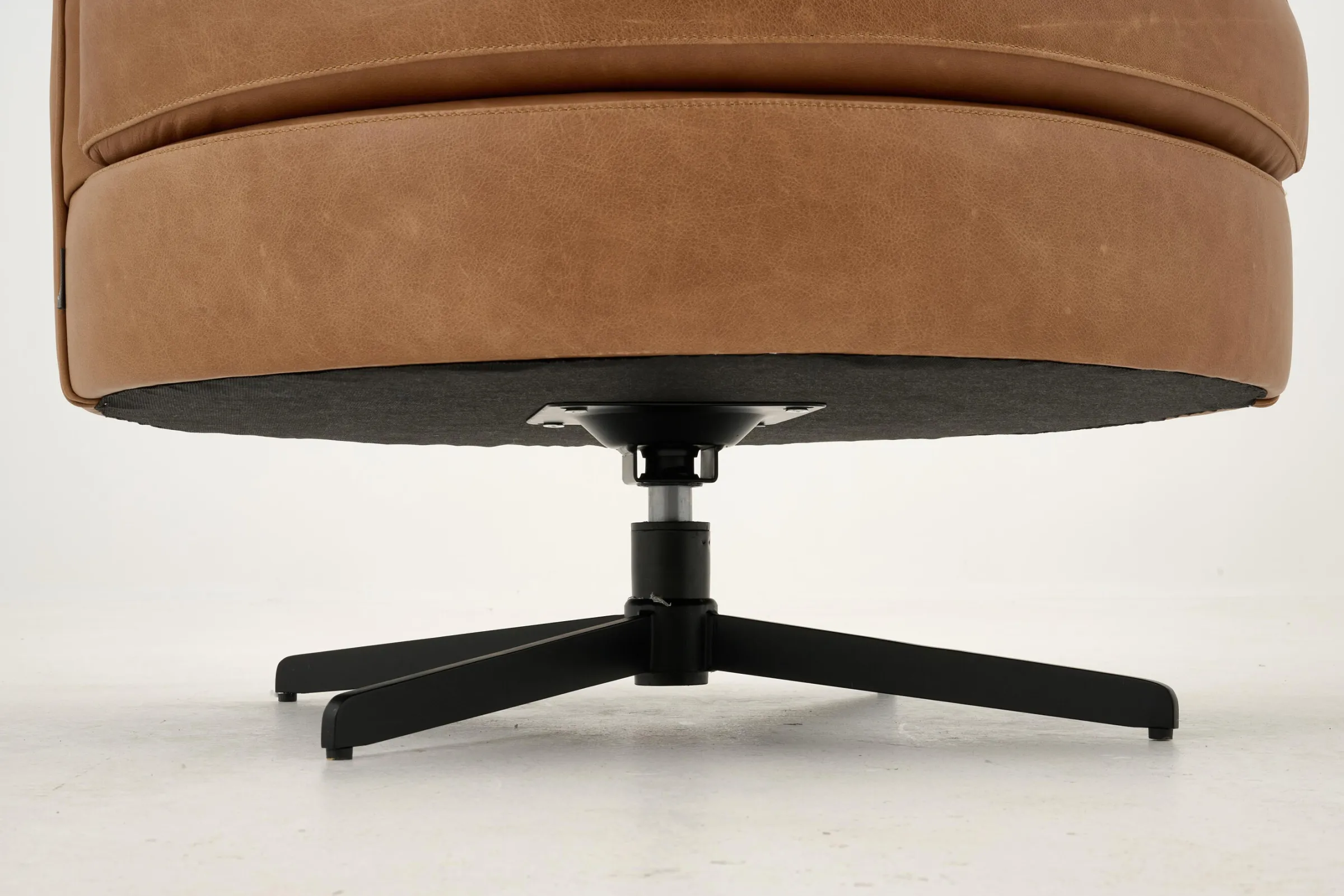 Flamant Marchetti, Fauteuil, Leer Cognoac, Draaibaar^ Banken