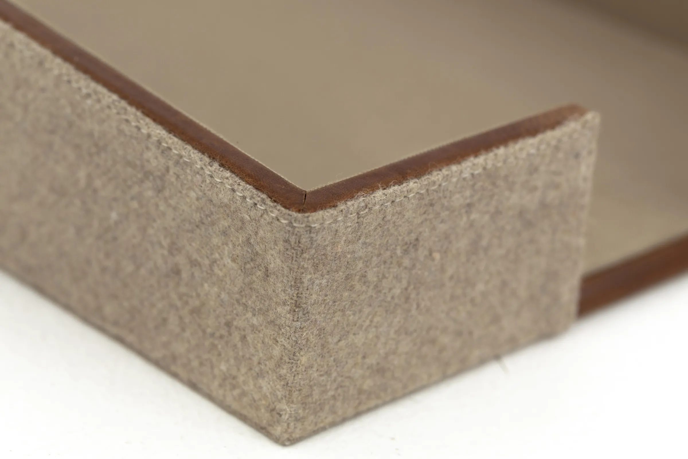 Flamant Milburn, Papierlade, Wol En Leer^ Decoraties