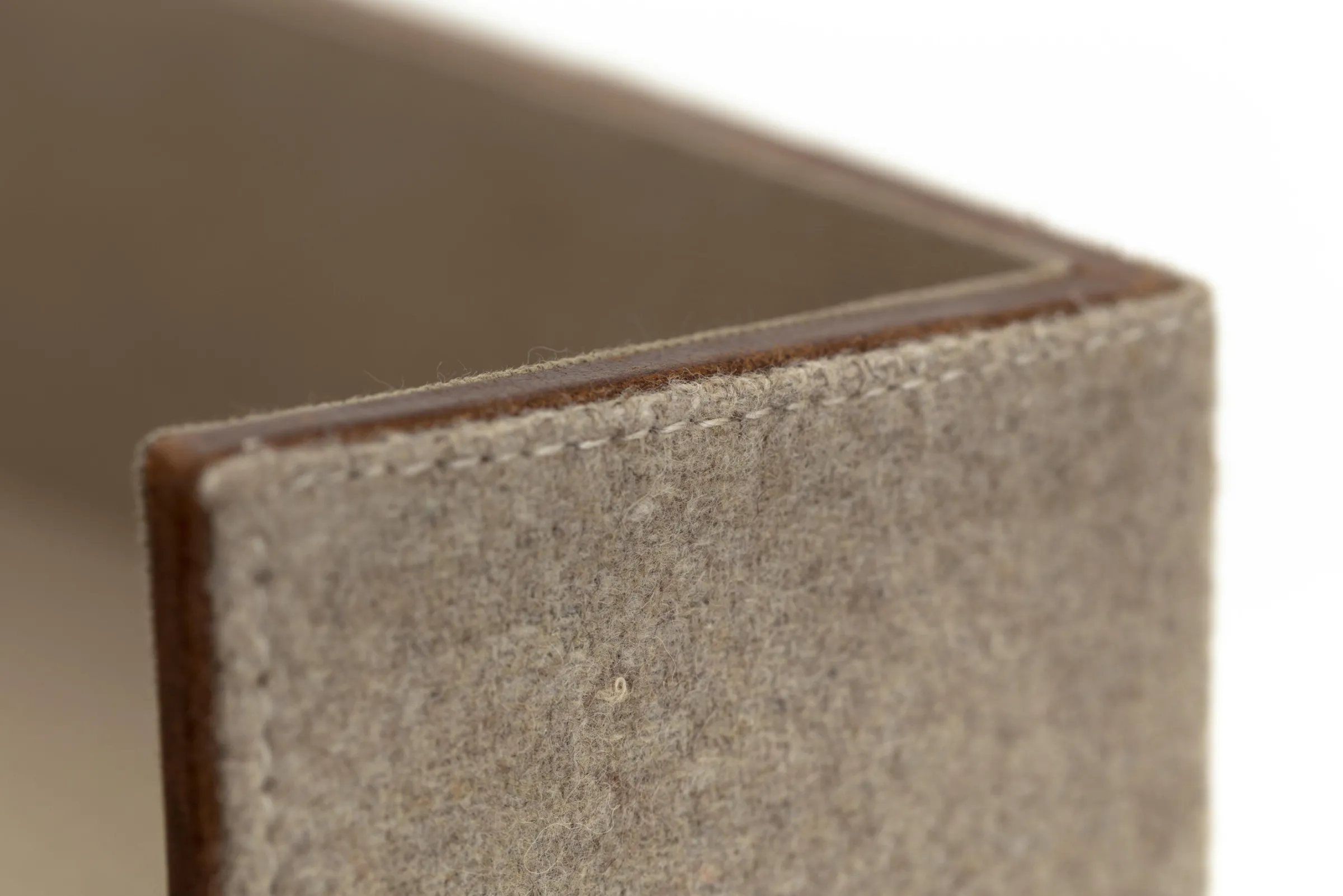 Flamant Milburn, Papierlade, Wol En Leer^ Decoraties