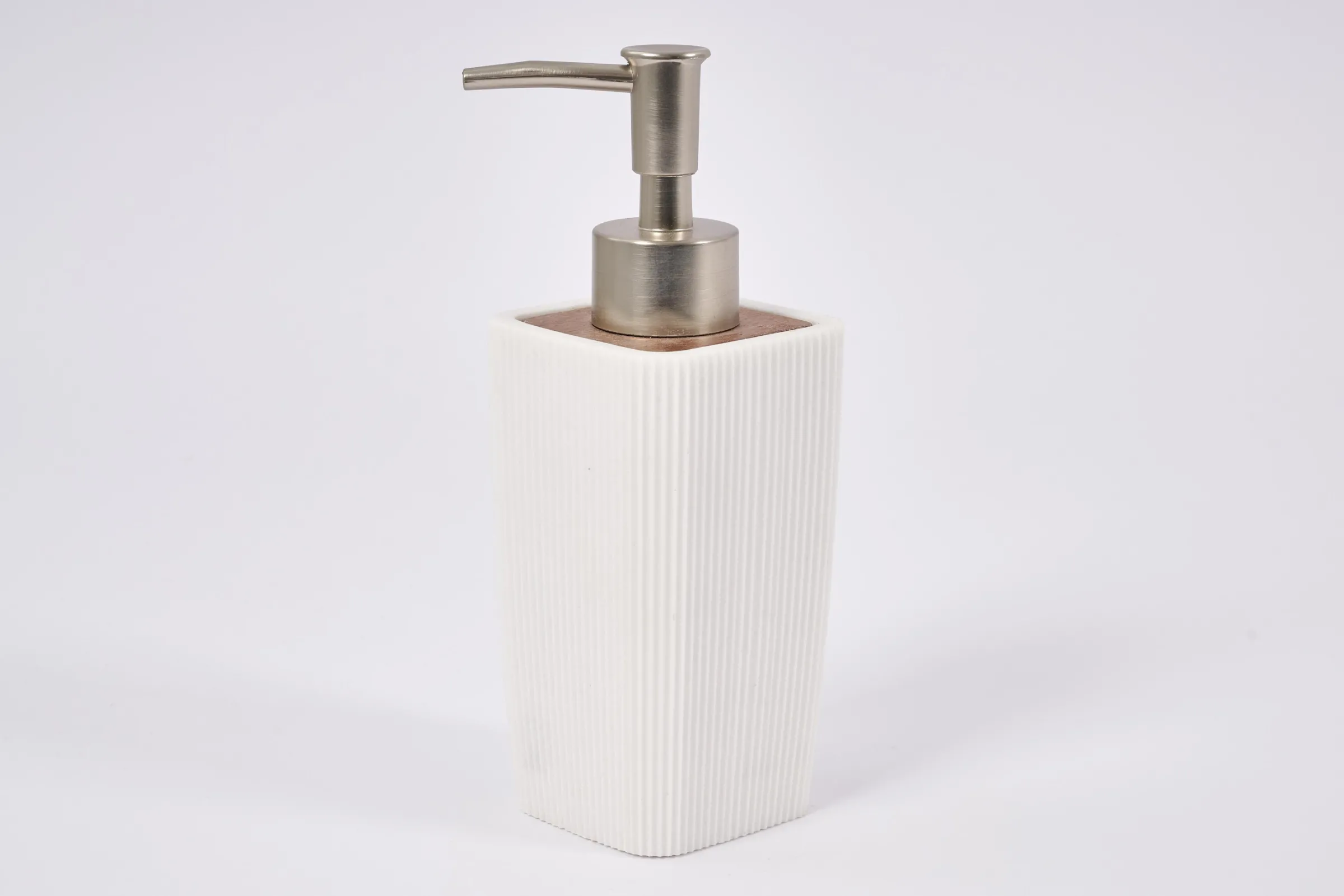 Flamant Muriel, Handpomp, Wit^ Decoraties