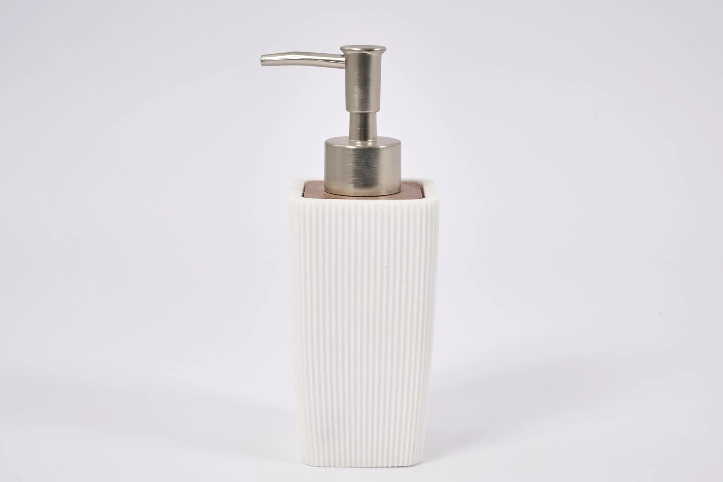 Flamant Muriel, Handpomp, Wit^ Decoraties